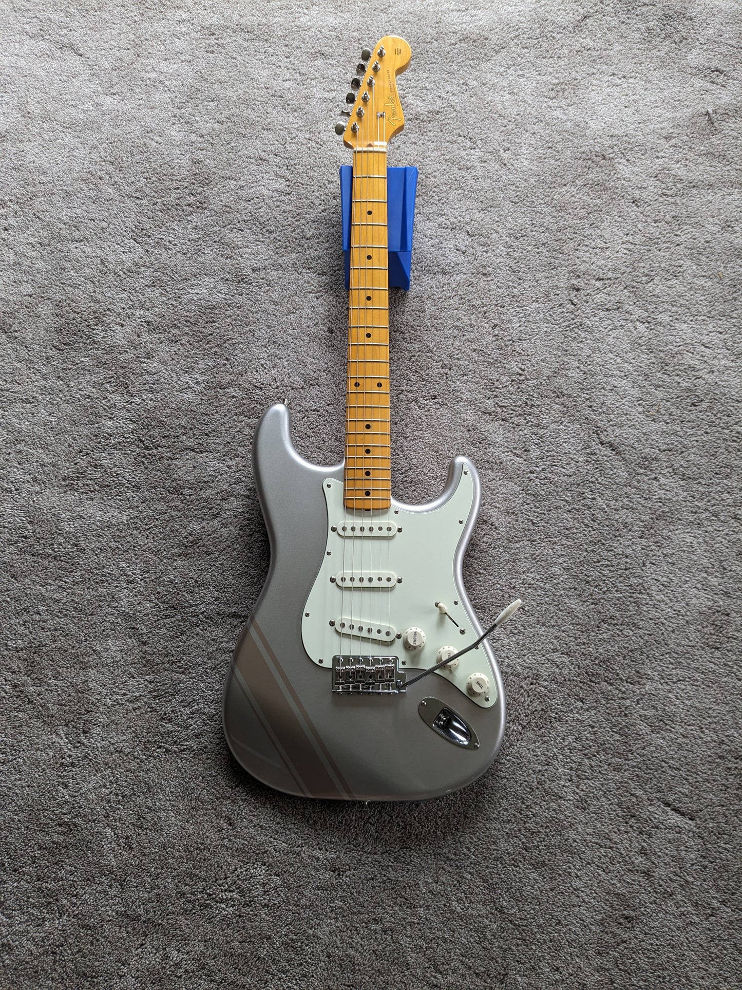 Fender FSR Traditional 50s Stratocaster 2018 - Inca Silver / Shoreline Gold Competition Stripe