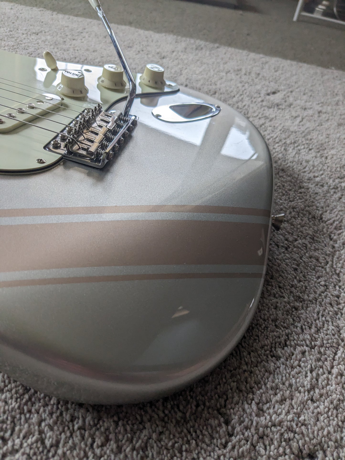 Fender FSR Traditional 50s Stratocaster 2018 - Inca Silver / Shoreline Gold Competition Stripe