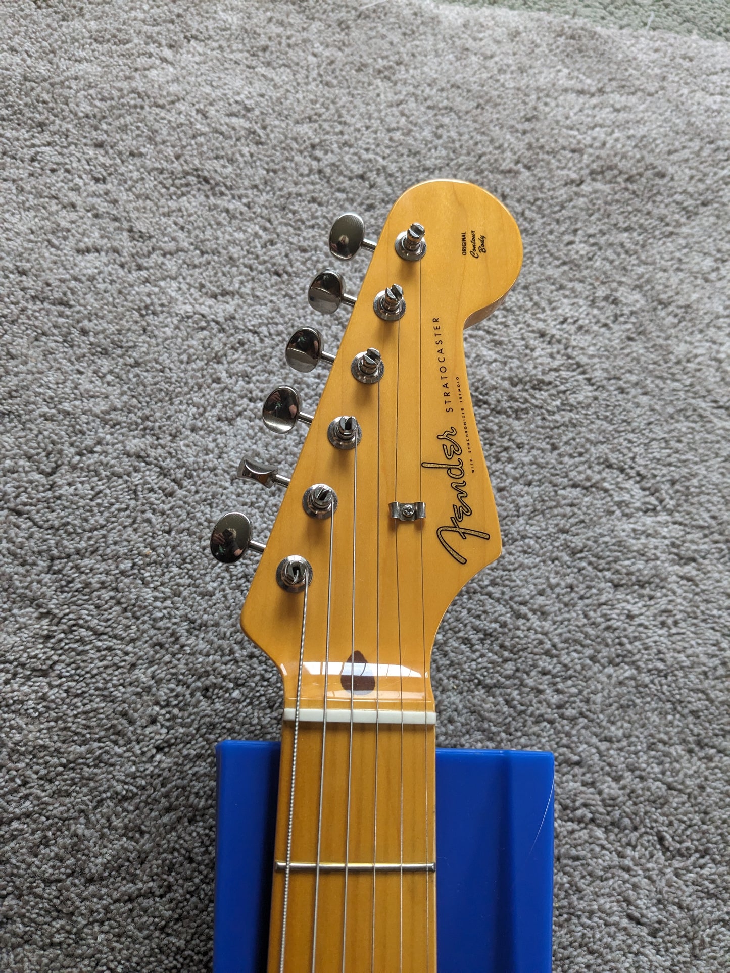 Fender FSR Traditional 50s Stratocaster 2018 - Inca Silver / Shoreline Gold Competition Stripe