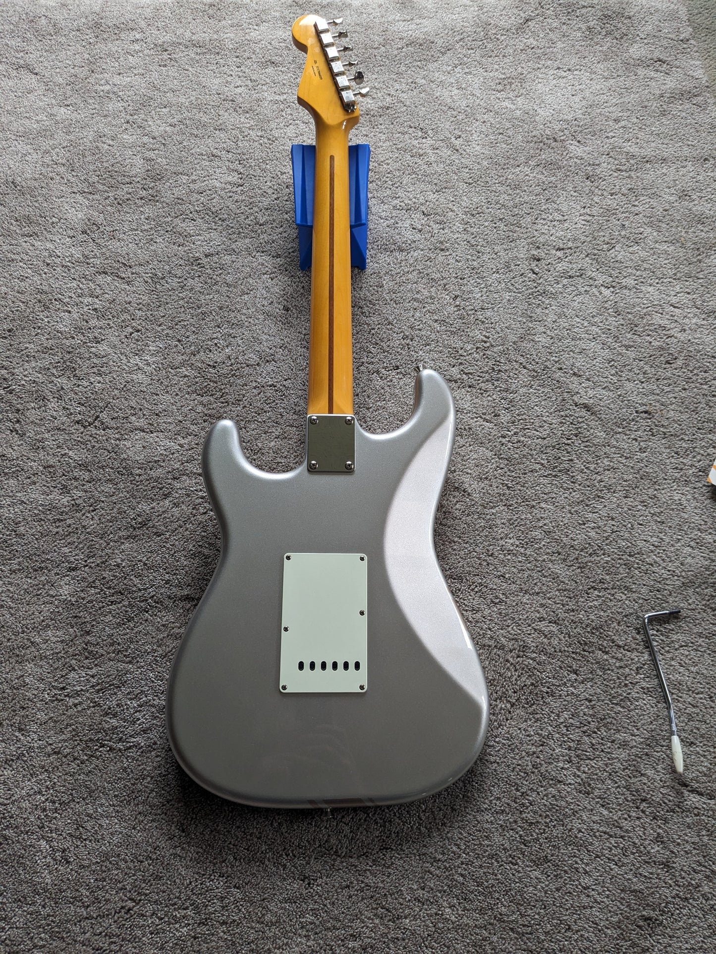 Fender FSR Traditional 50s Stratocaster 2018 - Inca Silver / Shoreline Gold Competition Stripe