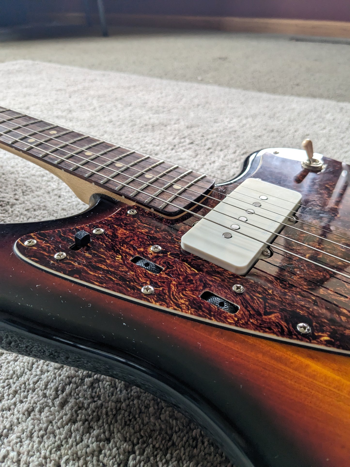 Squier Vintage Modified Jazzmaster with Rosewood Fretboard 2012 - 2017 - 3-Color Sunburst