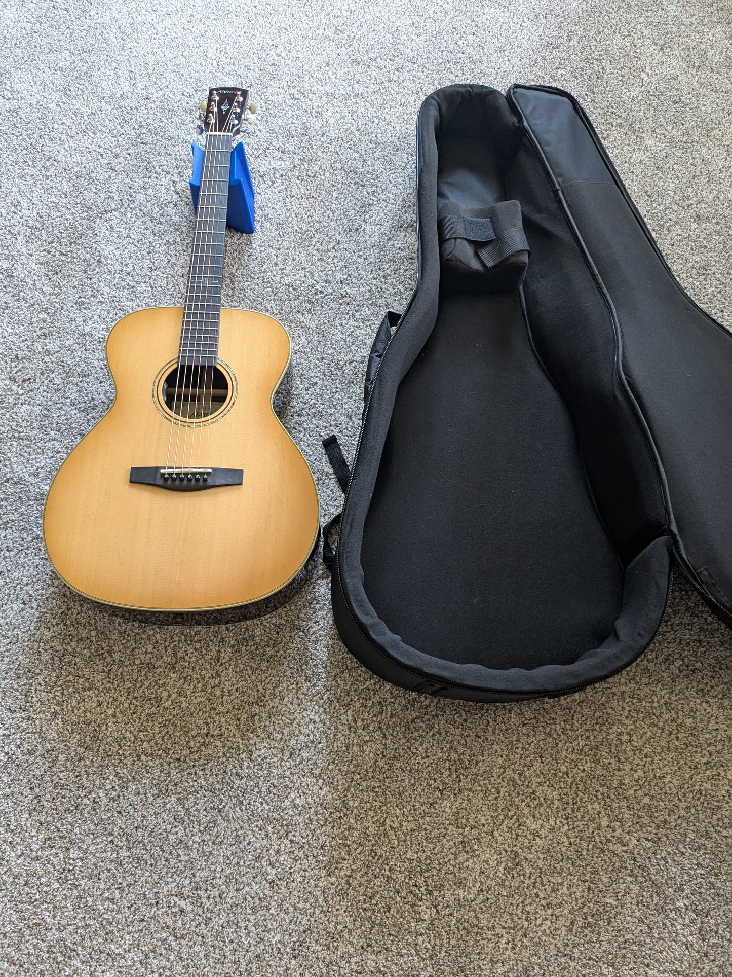 Alvarez LF70e Laureate Series Folk-OM Acoustic-Electric Guitar Daybreak - Natural