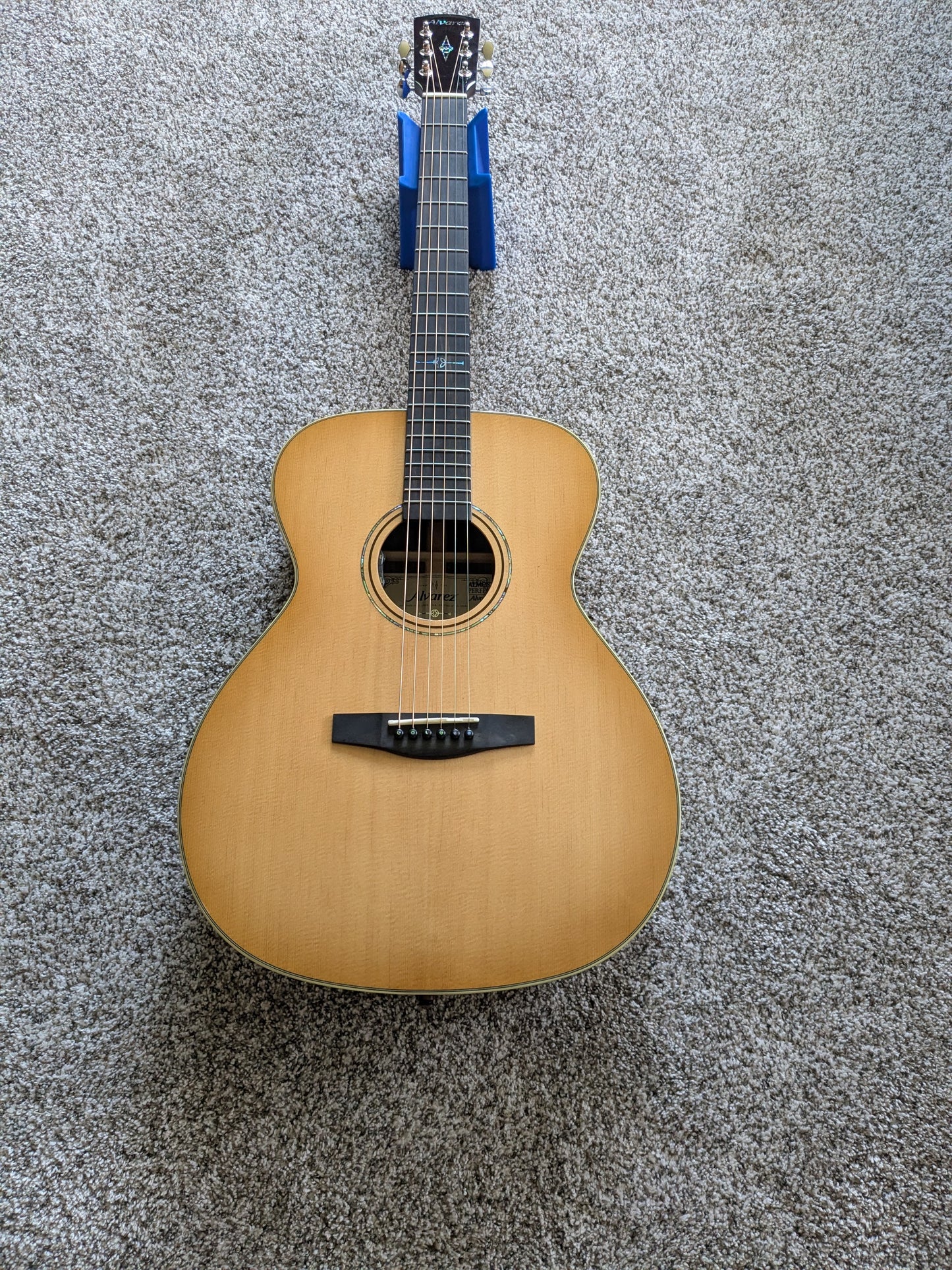 Alvarez LF70e Laureate Series Folk-OM Acoustic-Electric Guitar Daybreak - Natural