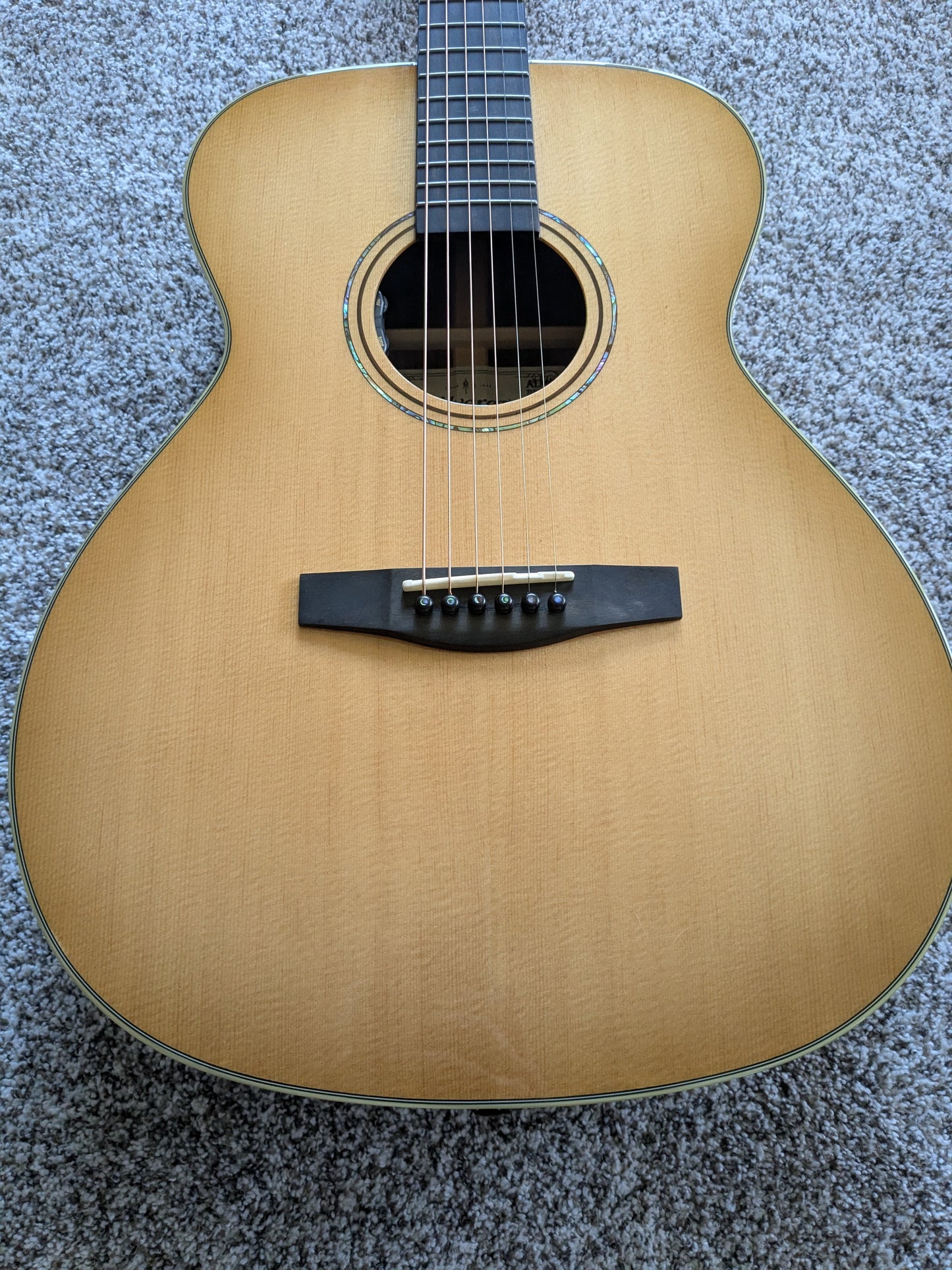 Alvarez LF70e Laureate Series Folk-OM Acoustic-Electric Guitar Daybreak - Natural