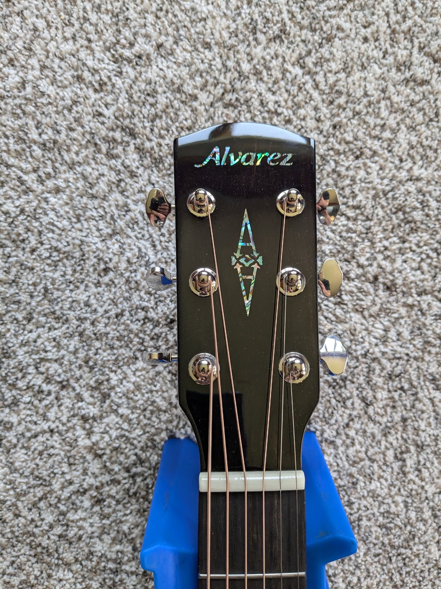 Alvarez LF70e Laureate Series Folk-OM Acoustic-Electric Guitar Daybreak - Natural