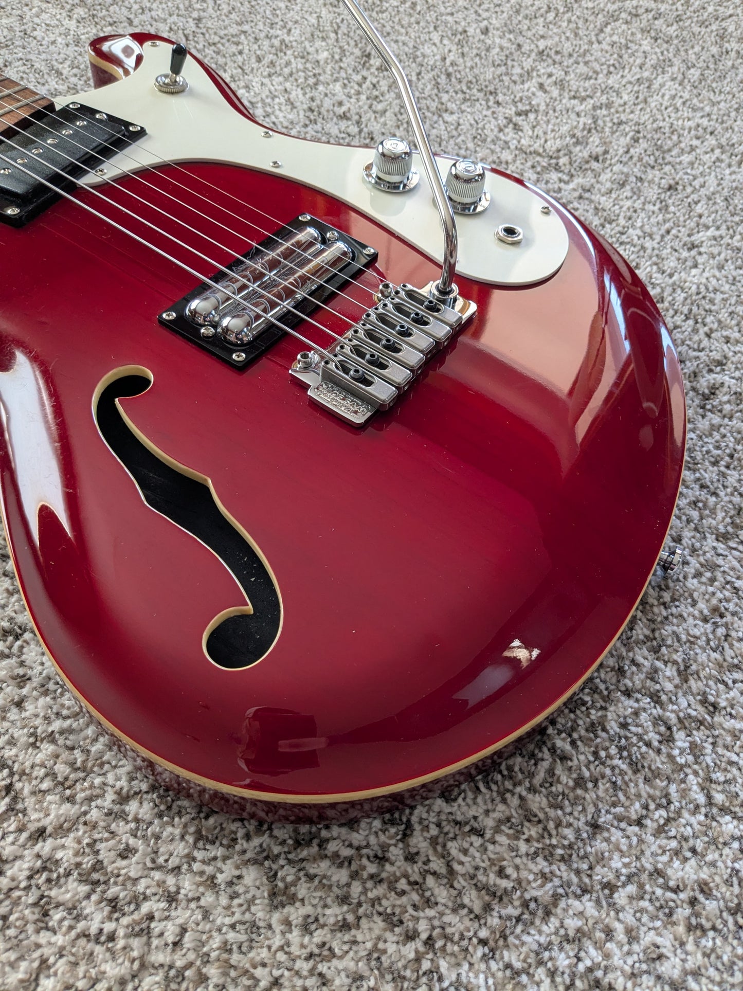 Danelectro The 66BT Baritone with Tremolo 2018 - Transparent Red