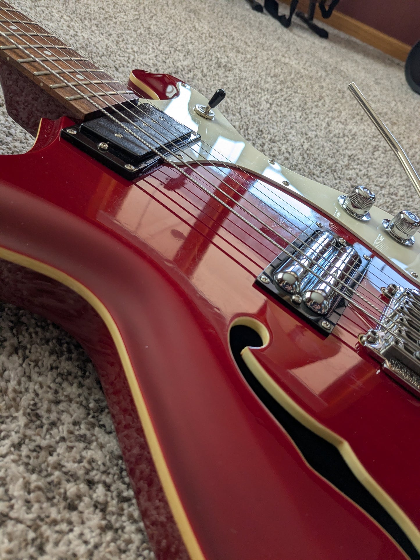 Danelectro The 66BT Baritone with Tremolo 2018 - Transparent Red