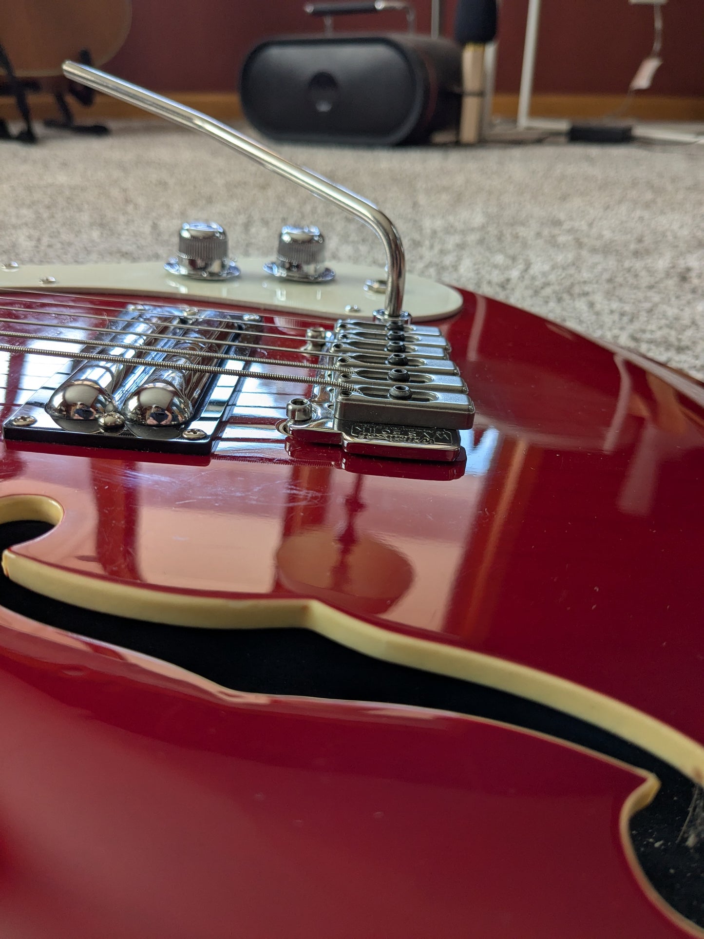 Danelectro The 66BT Baritone with Tremolo 2018 - Transparent Red