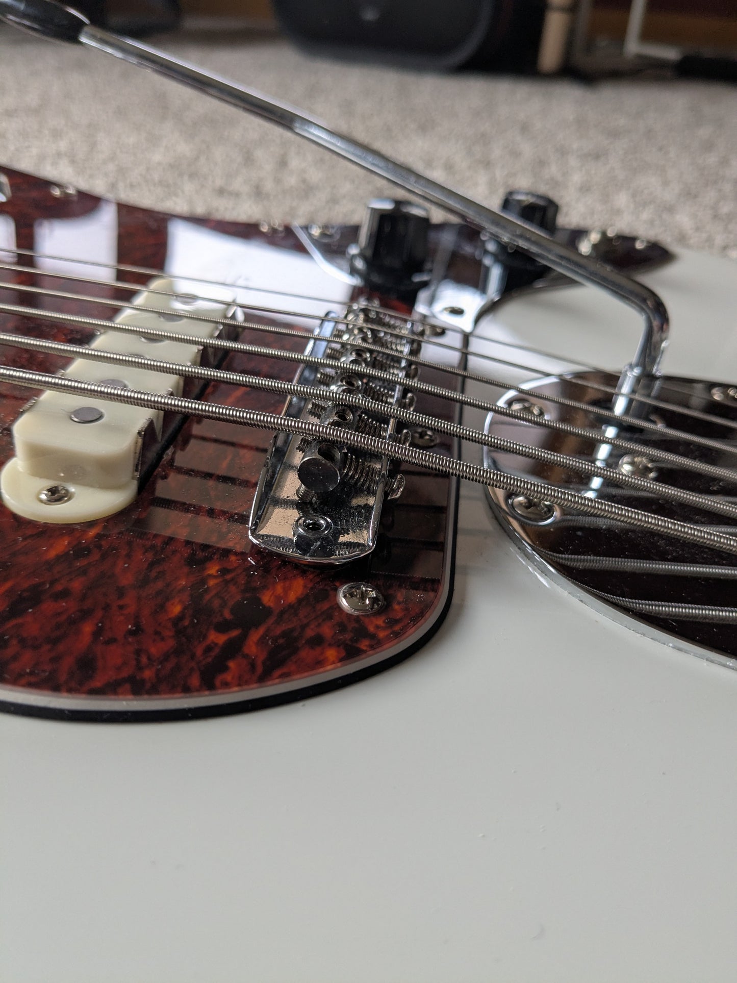 Squier Vintage Modified Bass VI 2014 - 2018 - Olympic White