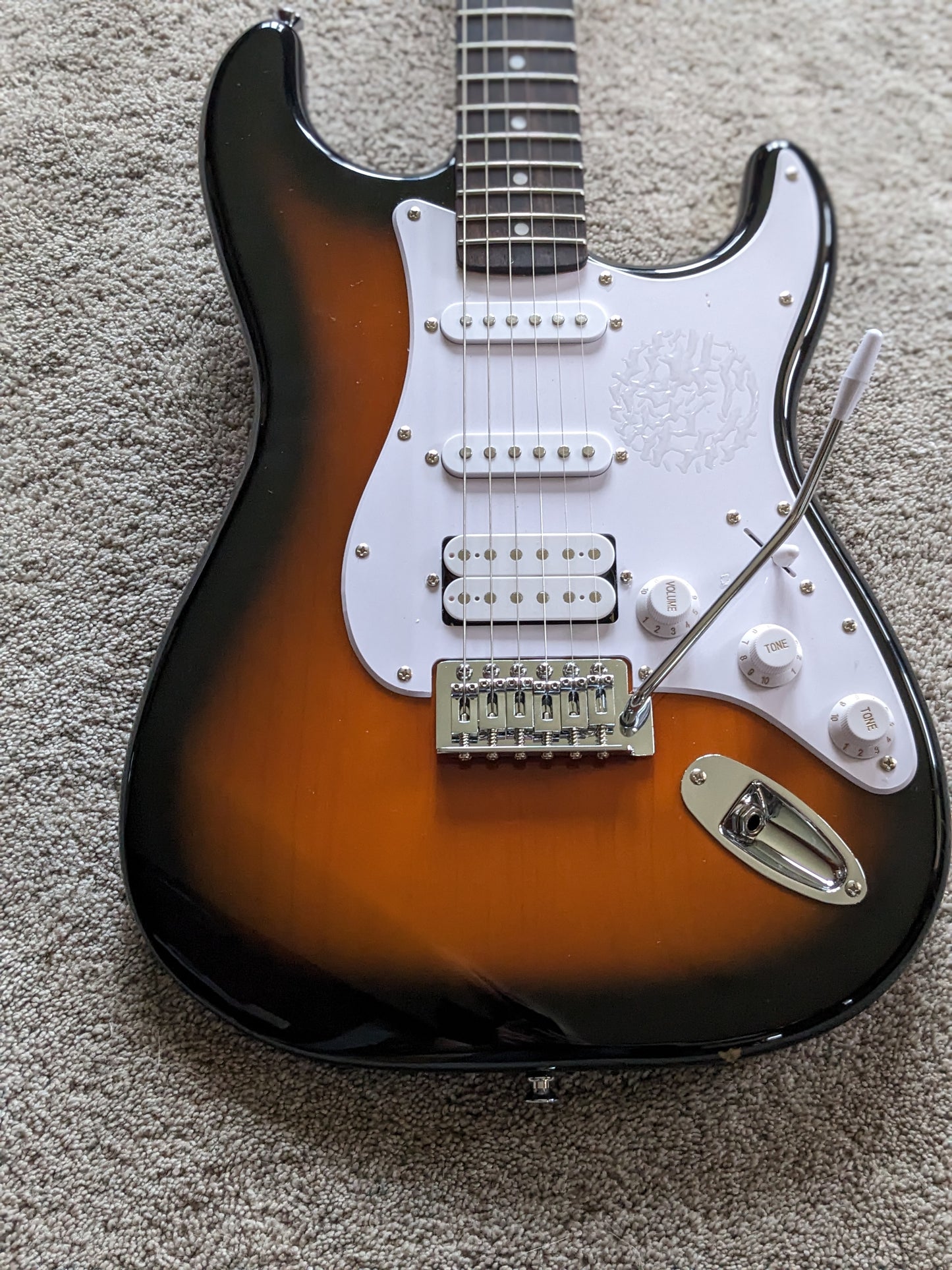 Squier Bullet Stratocaster HSS with Tremolo and Laurel Fretboard 2022 - Brown Sunburst