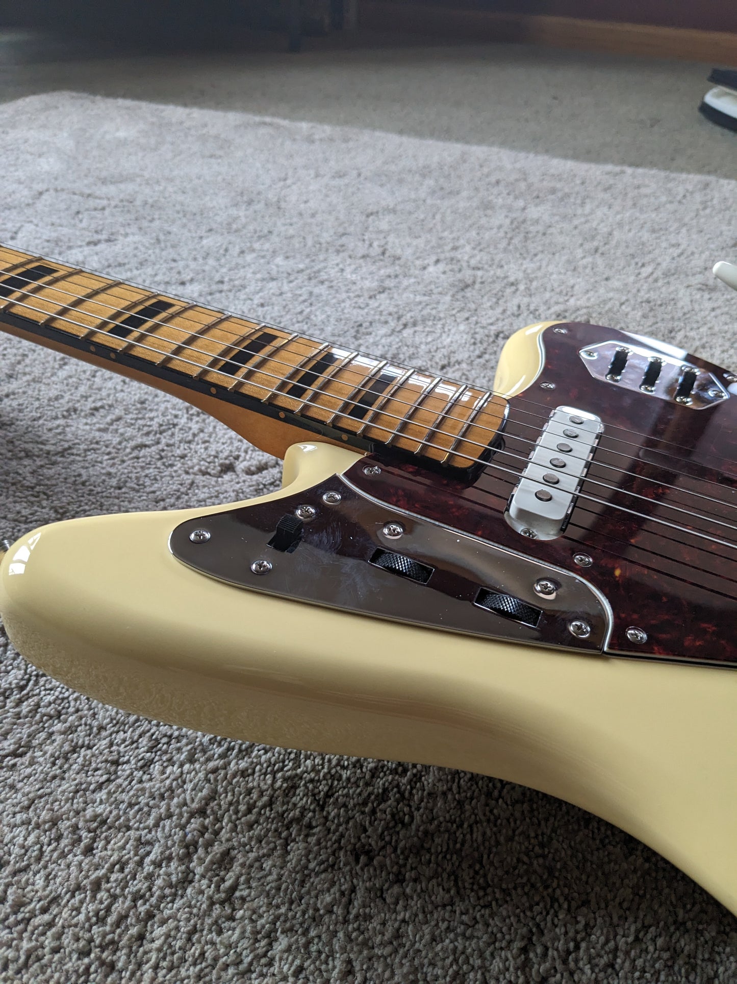 Fender Vintera II '70s Jaguar with Maple Fretboard 2023 - Present - Vintage White
