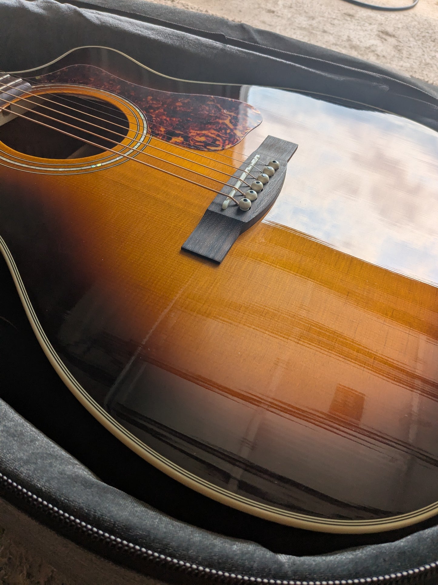 Guild Westerly Collection OM-140CE with Pau Ferro Fretboard 2019 - Present - Sunburst