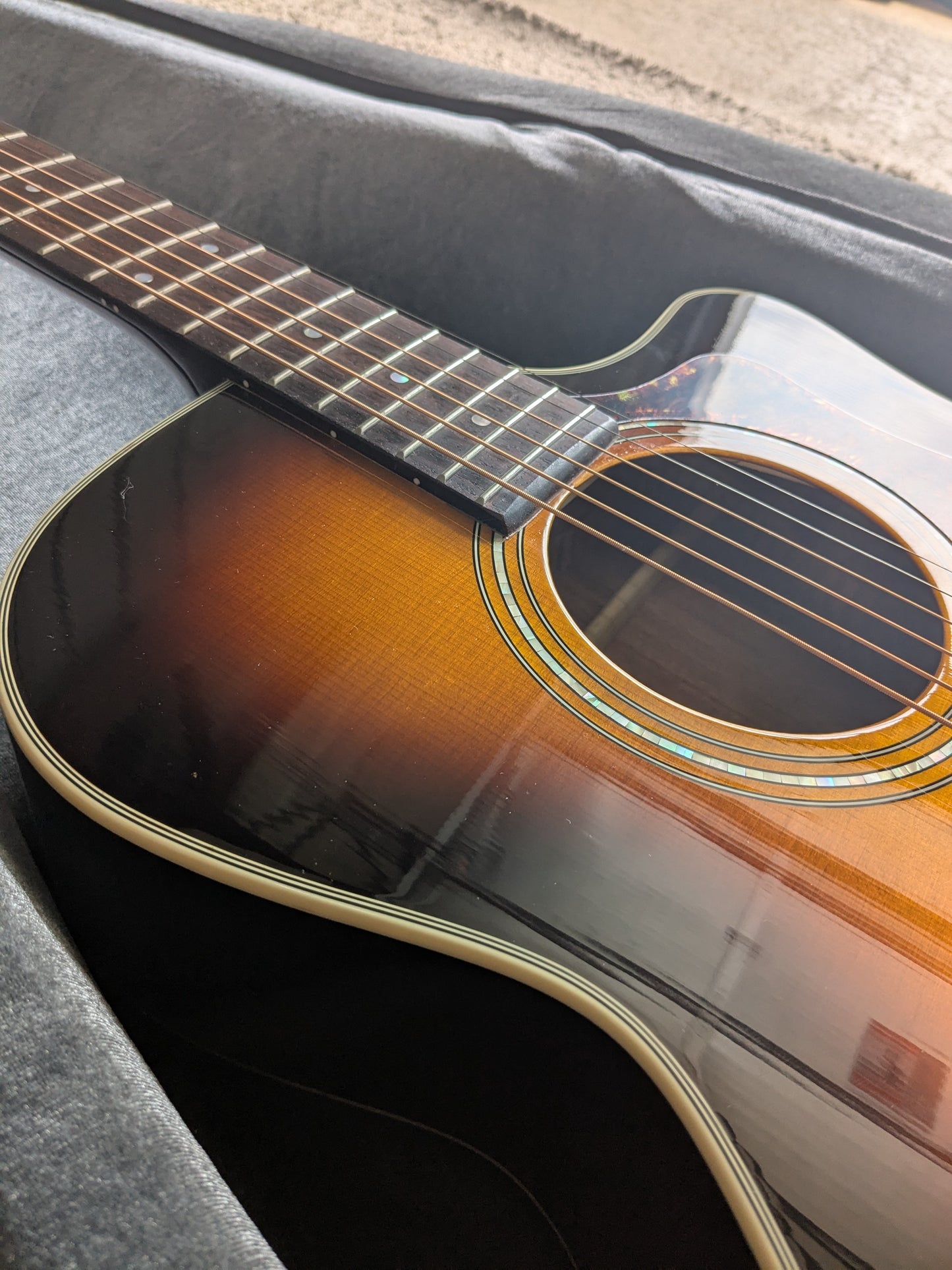 Guild Westerly Collection OM-140CE with Pau Ferro Fretboard 2019 - Present - Sunburst