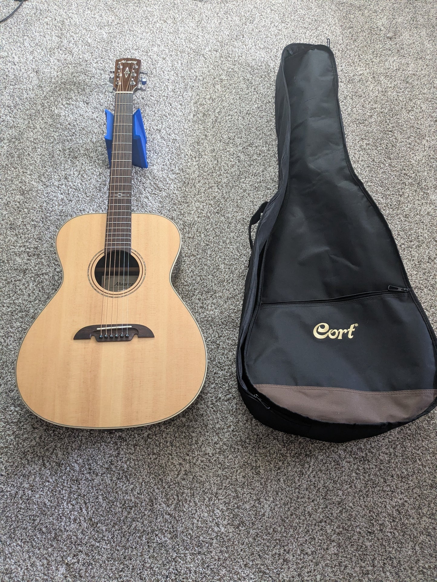 Alvarez AF70e Folk-OM Acoustic-Electric Guitar Natural