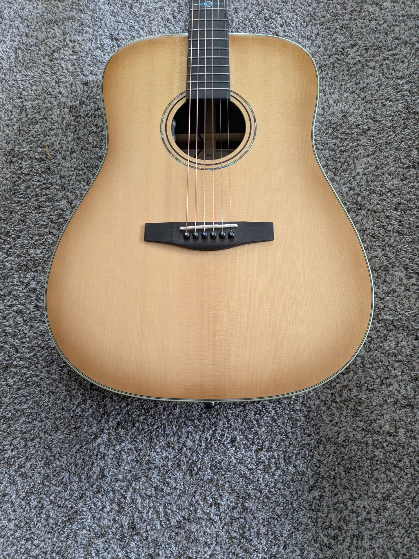 Alvarez LD70e Laureate Series Folk Acoustic-Electric Guitar Daybreak - Natural