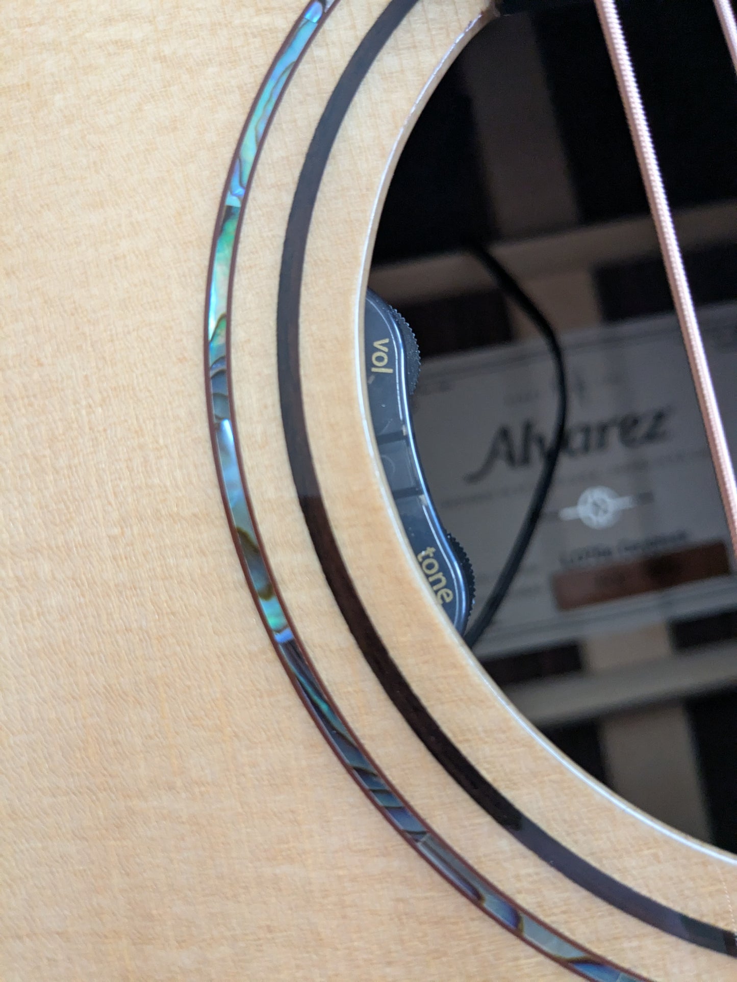 Alvarez LD70e Laureate Series Folk Acoustic-Electric Guitar Daybreak - Natural