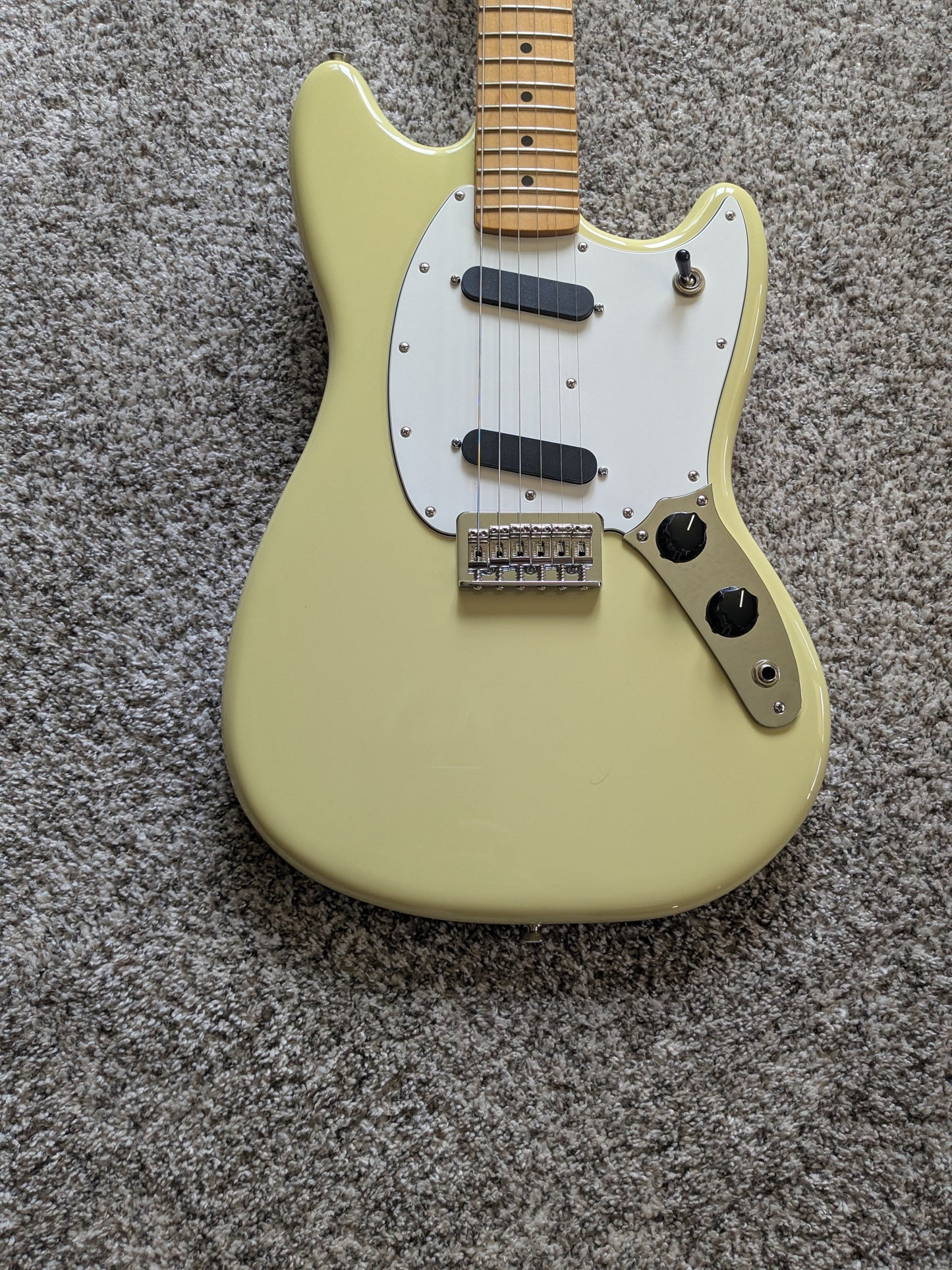 Fender Player II Mustang 2024 - Present - Hialeah Yellow