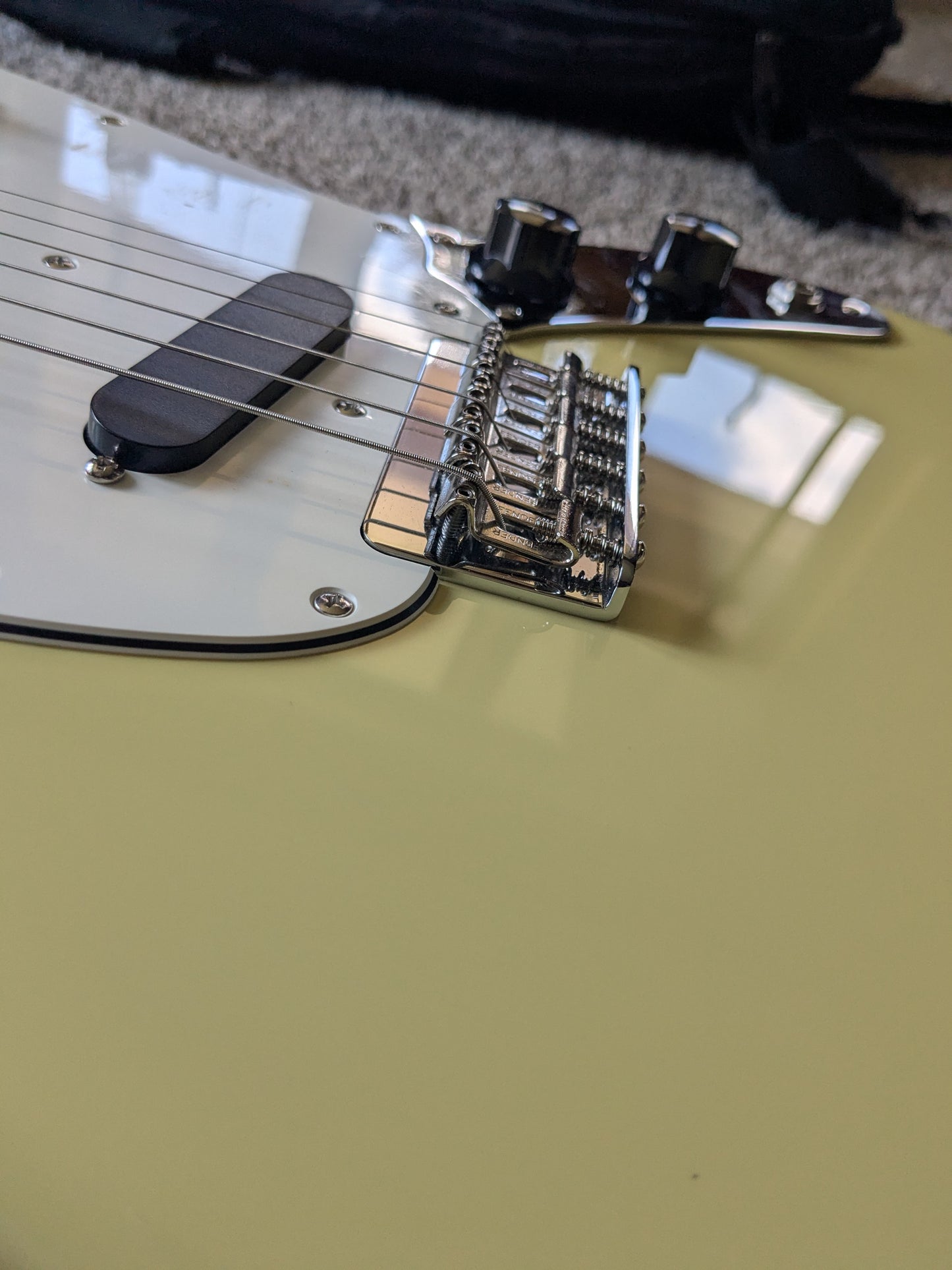 Fender Player II Mustang 2024 - Present - Hialeah Yellow