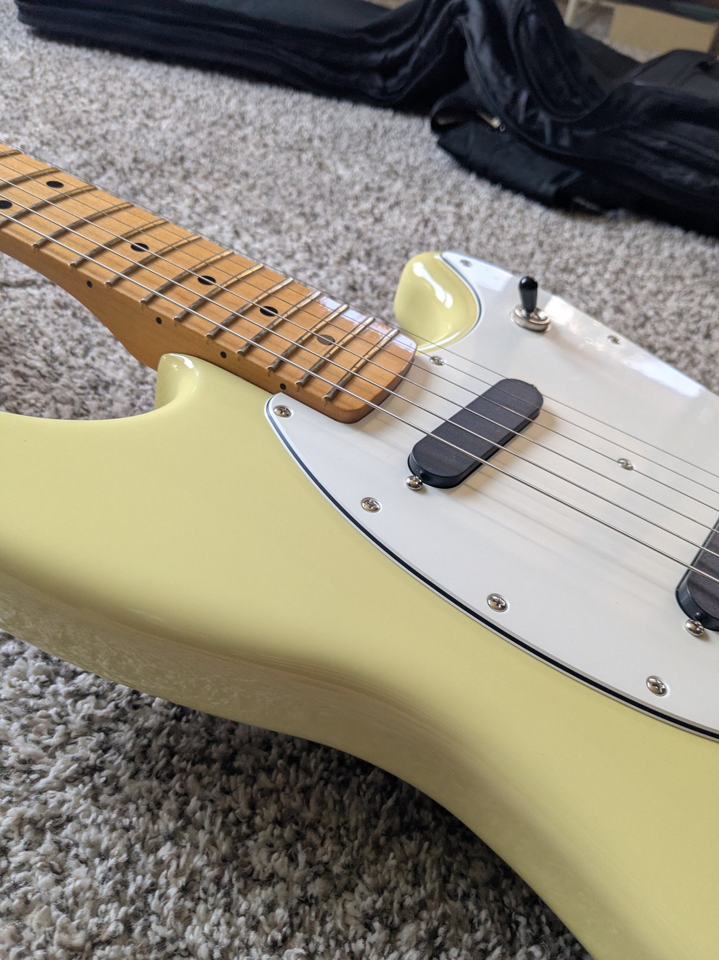Fender Player II Mustang 2024 - Present - Hialeah Yellow