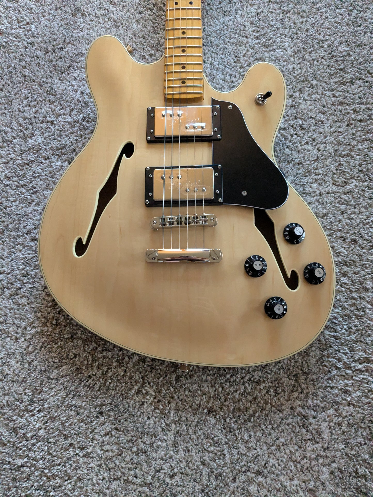 Squier Classic Vibe Starcaster 2025 Natural (set-up)