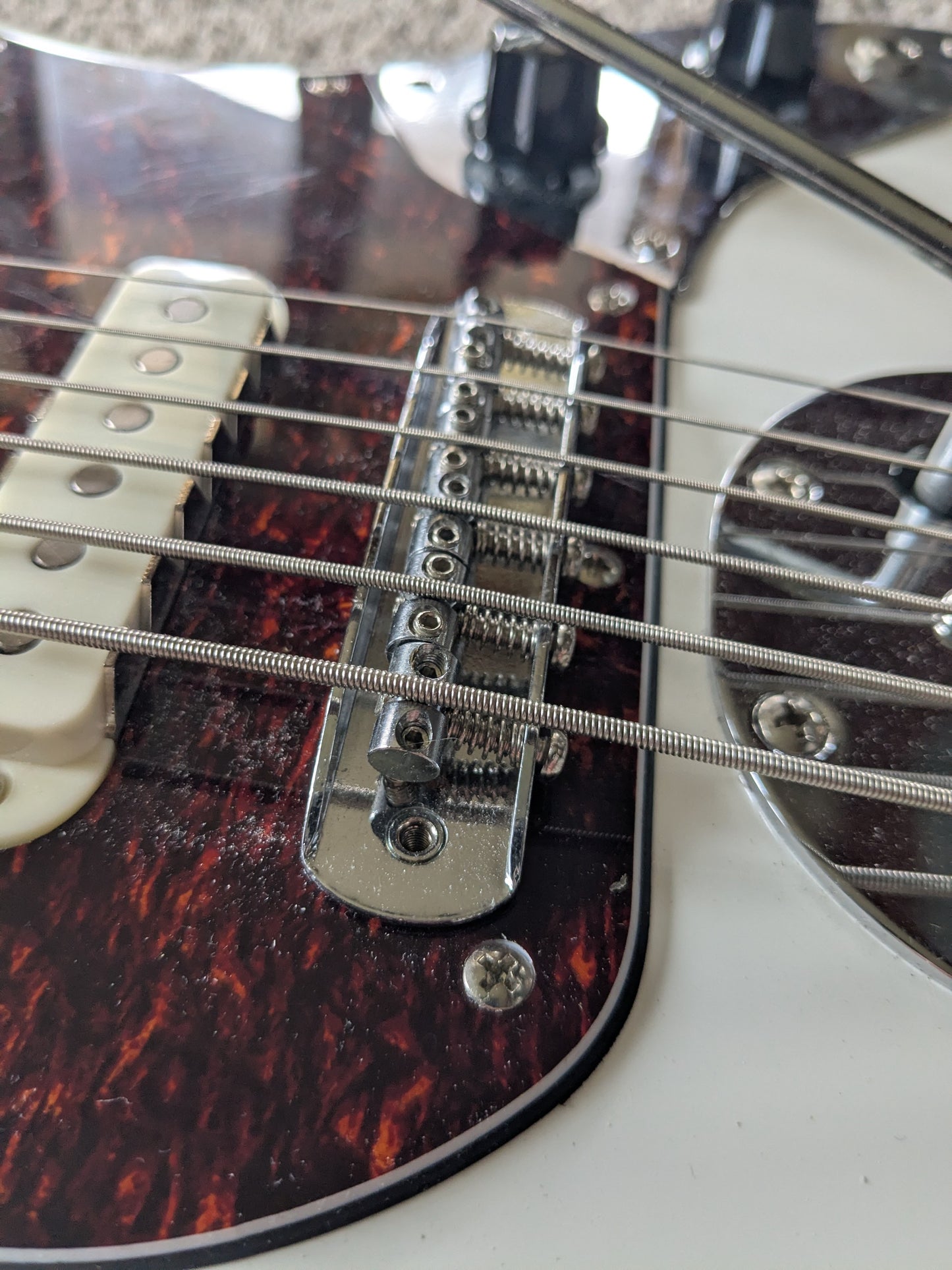 Squier Vintage Modified Bass VI 2014 - 2018 - Olympic White