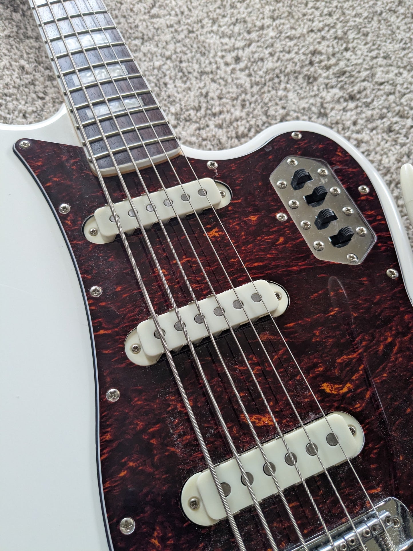 Squier Vintage Modified Bass VI 2014 - 2018 - Olympic White