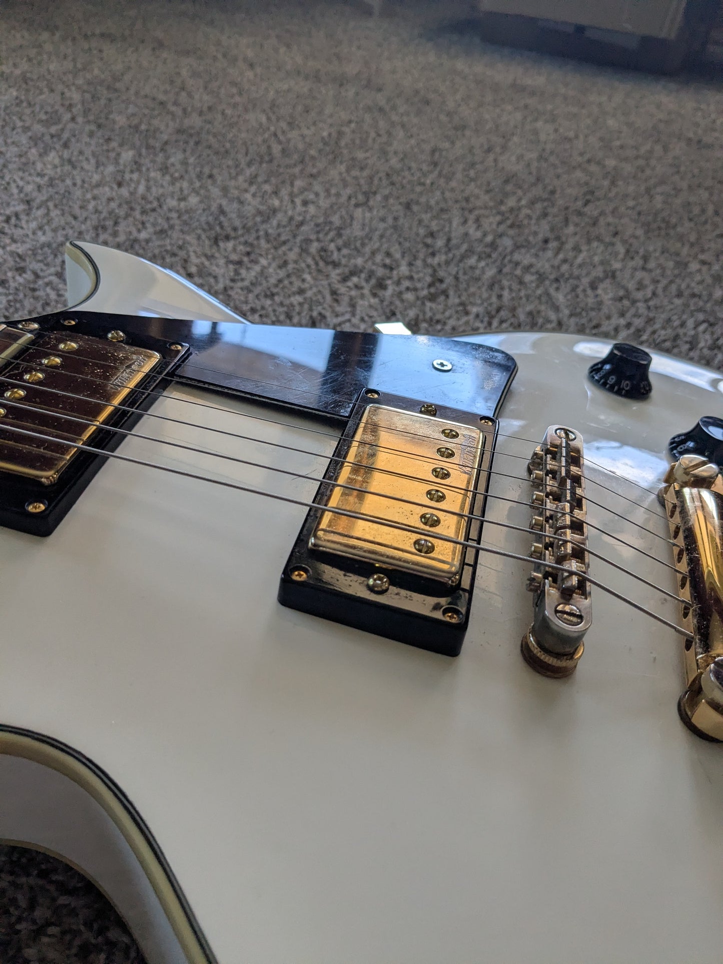 Vintage V100-AW Chrome Hardware Reissued Series Single Cut 2010s - Arctic White