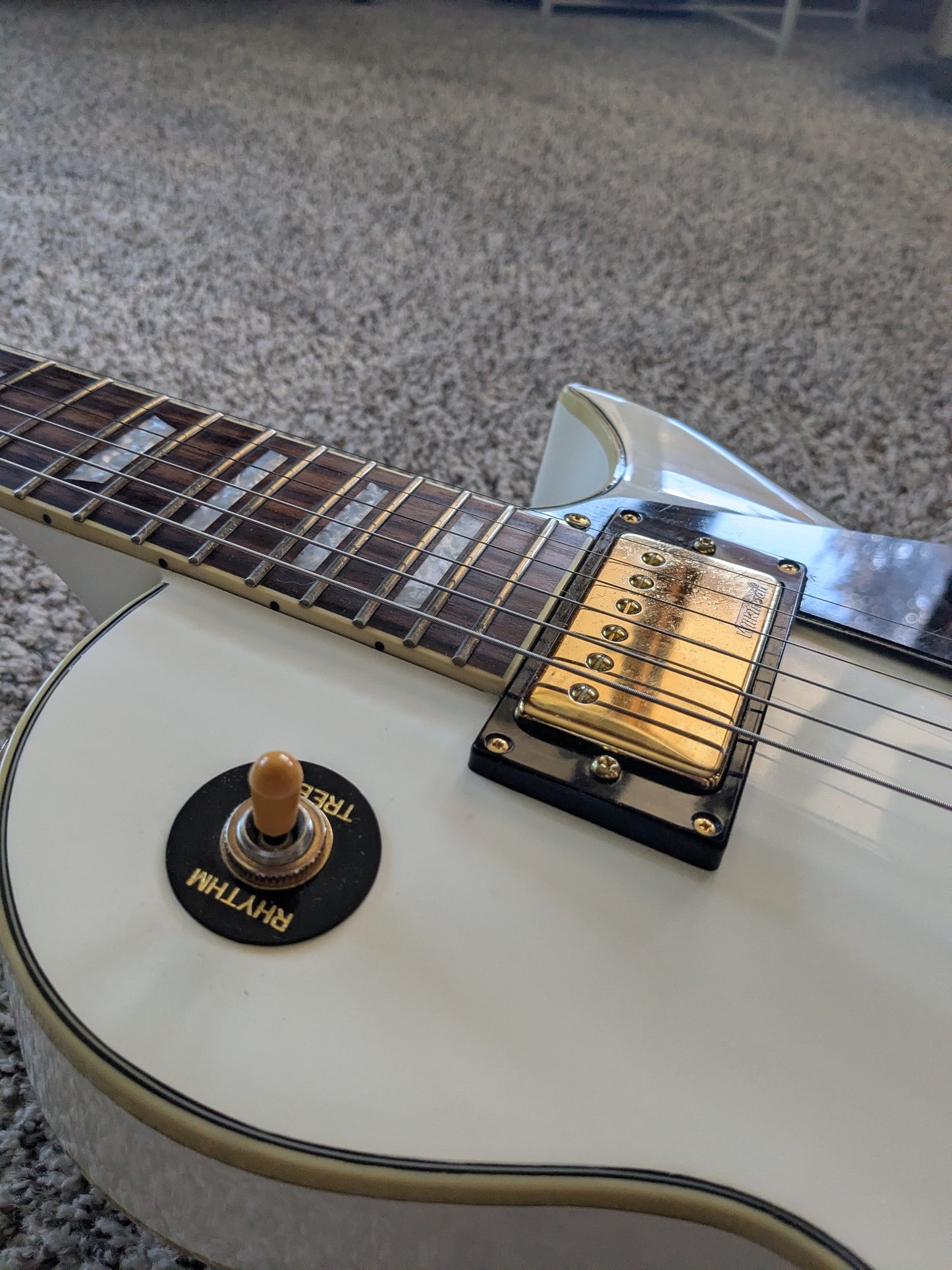 Vintage V100-AW Chrome Hardware Reissued Series Single Cut 2010s - Arctic White