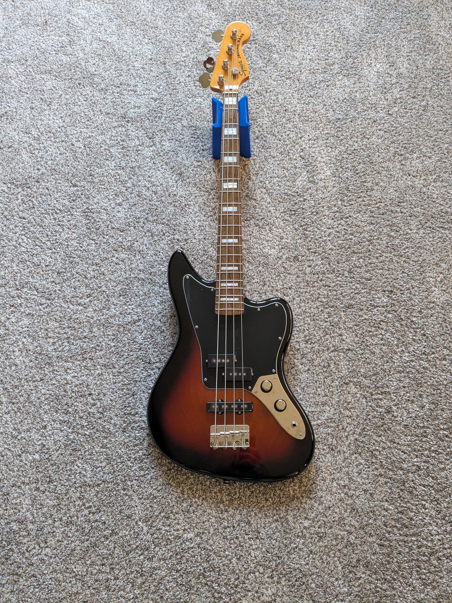 Squier Classic Vibe Jaguar Bass 2020 - Present - 3-Color Sunburst