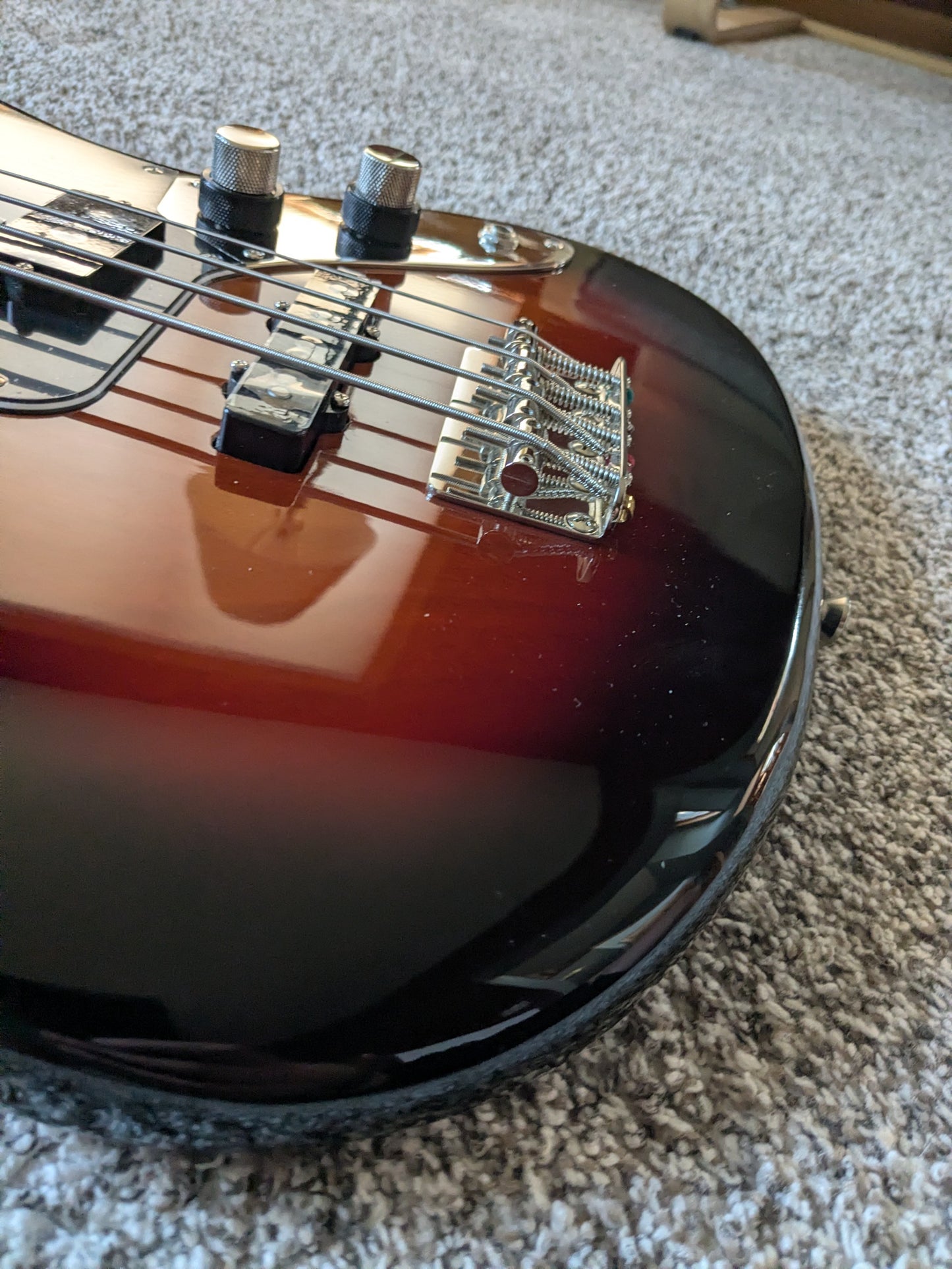 Squier Classic Vibe Jaguar Bass 2020 - Present - 3-Color Sunburst
