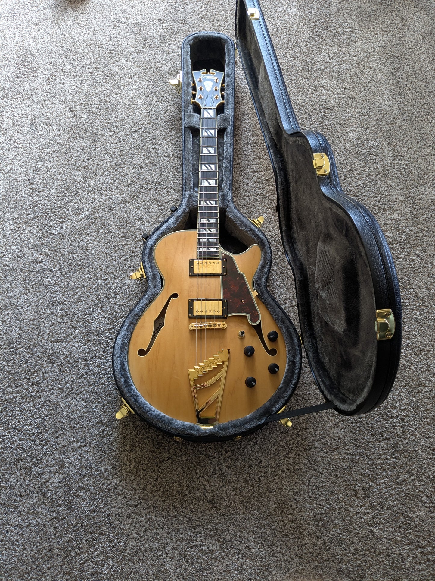 D'Angelico Deluxe SS with Stairstep Tailpiece 2021 - Present - Satin Honey