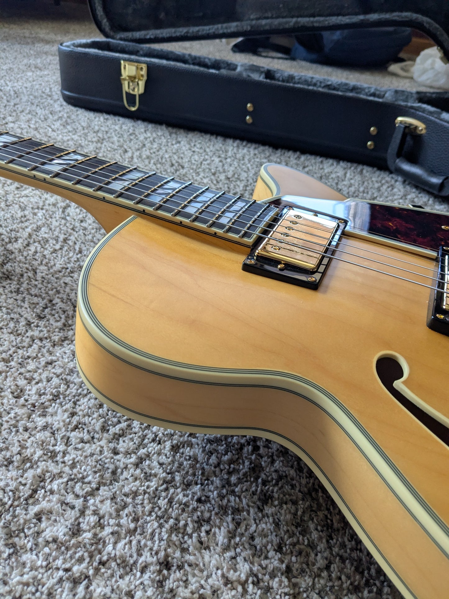 D'Angelico Deluxe SS with Stairstep Tailpiece 2021 - Present - Satin Honey