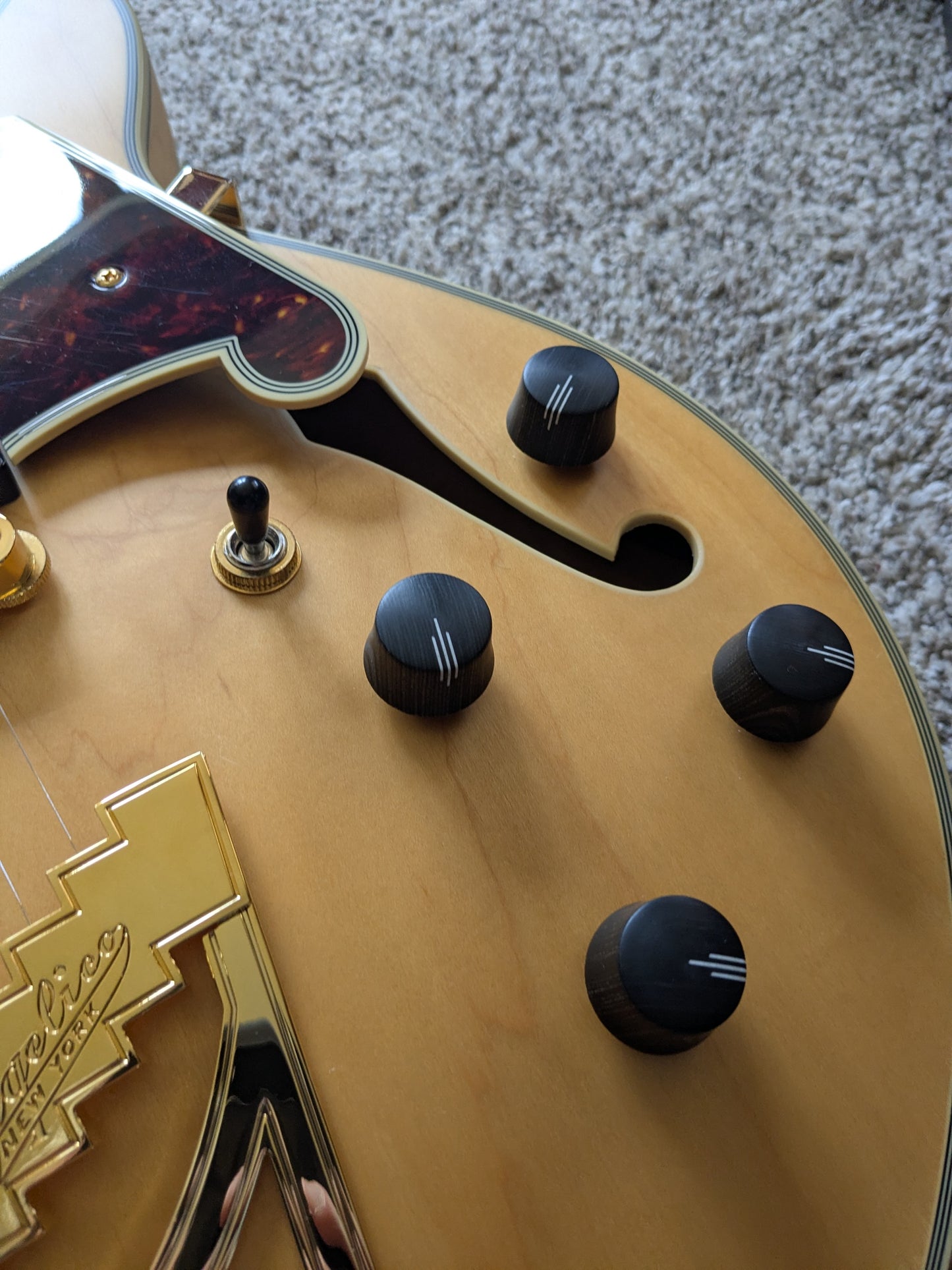 D'Angelico Deluxe SS with Stairstep Tailpiece 2021 - Present - Satin Honey