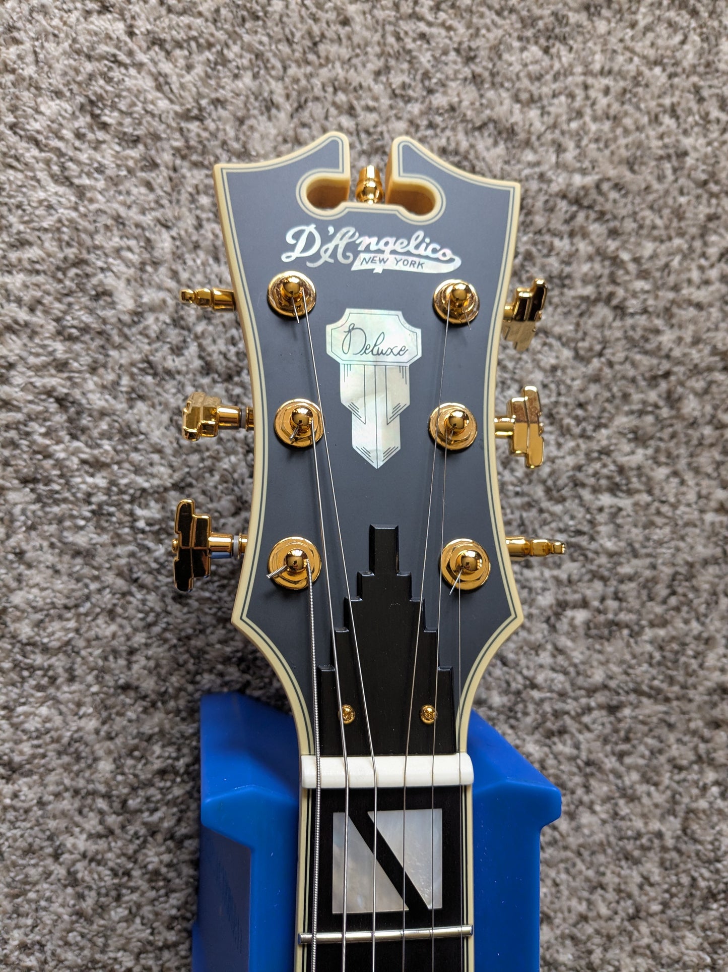 D'Angelico Deluxe SS with Stairstep Tailpiece 2021 - Present - Satin Honey