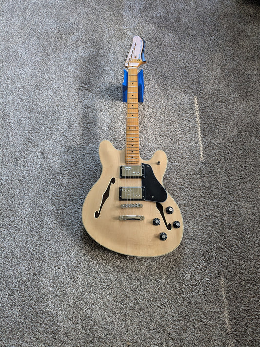 Squier Classic Vibe Starcaster 2025 Natural (set-up)