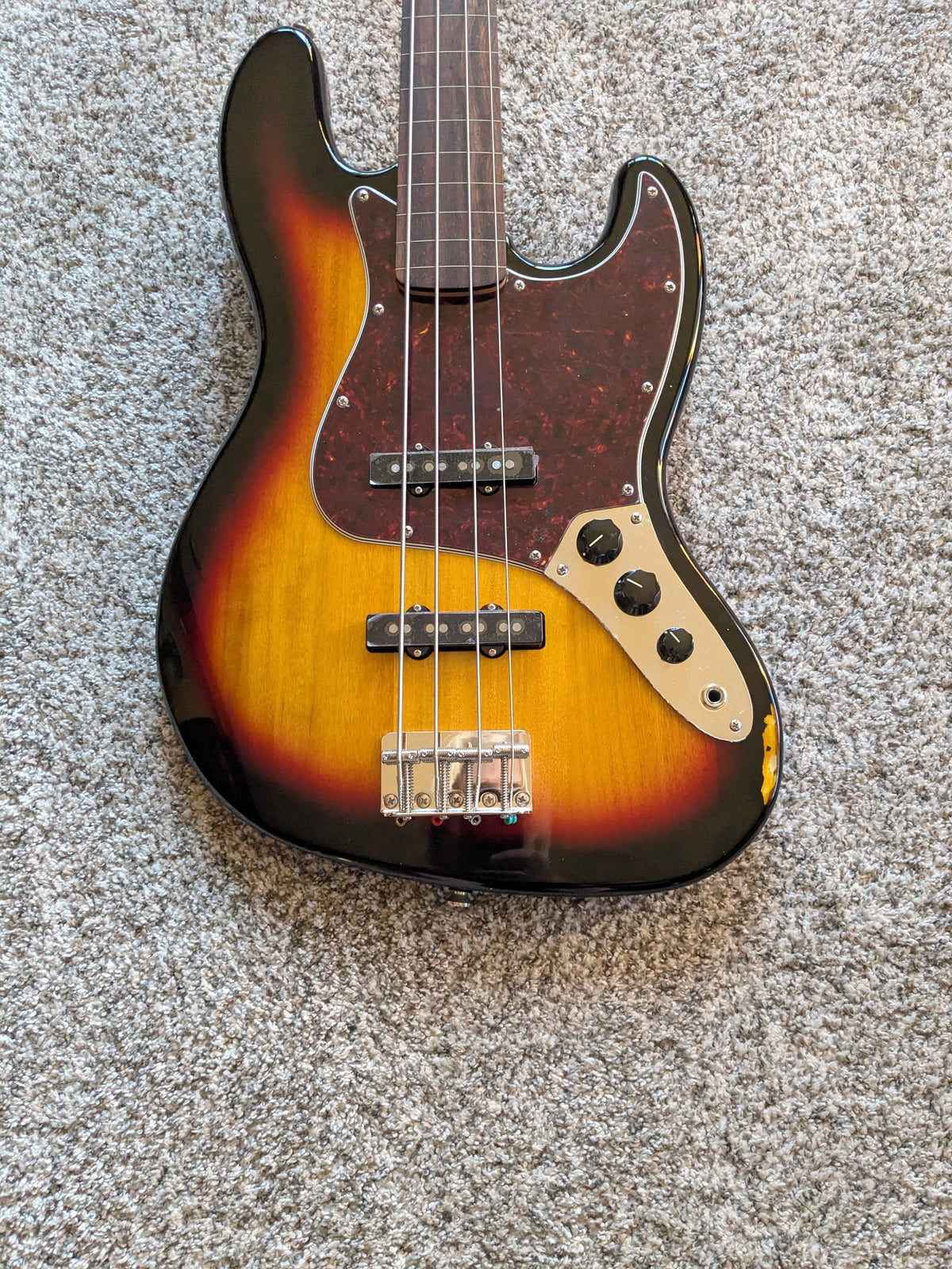 Squier Classic Vibe '60s Jazz Bass Fretless 2019 - Present - 3-Color Sunburst
